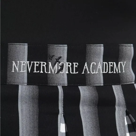 Wednesday Nevermore Academy Uniform Pleated Midi Skirt‎ Plus Size Hot Topic - Picture 3 of 3